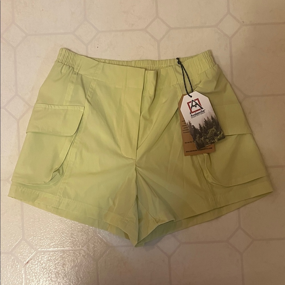 Avalanche Women's Hiking Shorts in Light Green Size Small